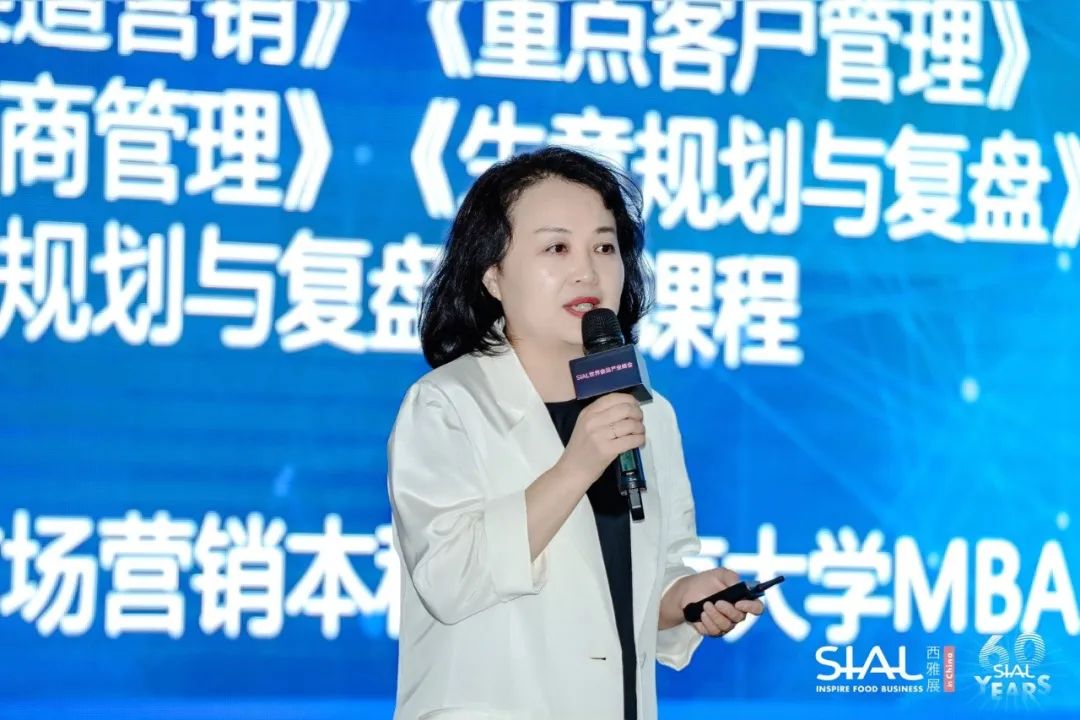 快消行業(yè)金牌培訓(xùn)師，原快消行業(yè)世界500強(qiáng)品牌方業(yè)務(wù)高管王曉莉